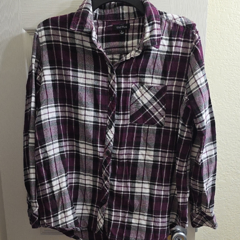Well Worn Purple and White Casual Button Down Shirt Size L